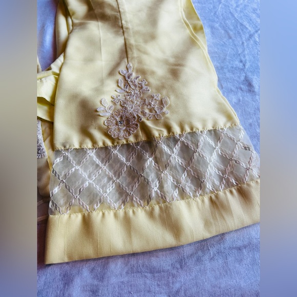 Pure Chiffon Yellow 3 piece suit with lace work detailing - Picture 4 of 6